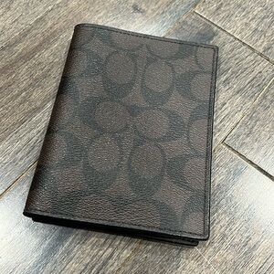 Coach passport holder EUC
